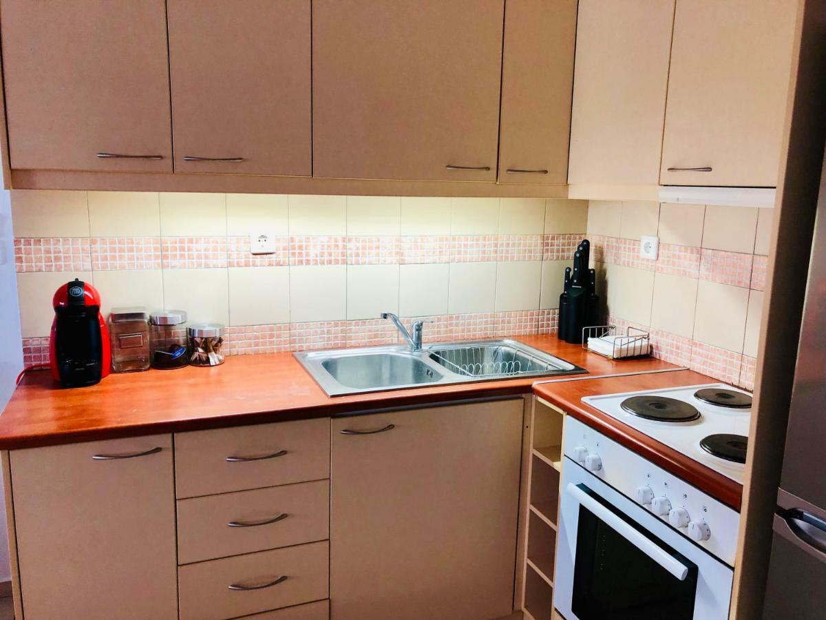 Elenis Appartement *